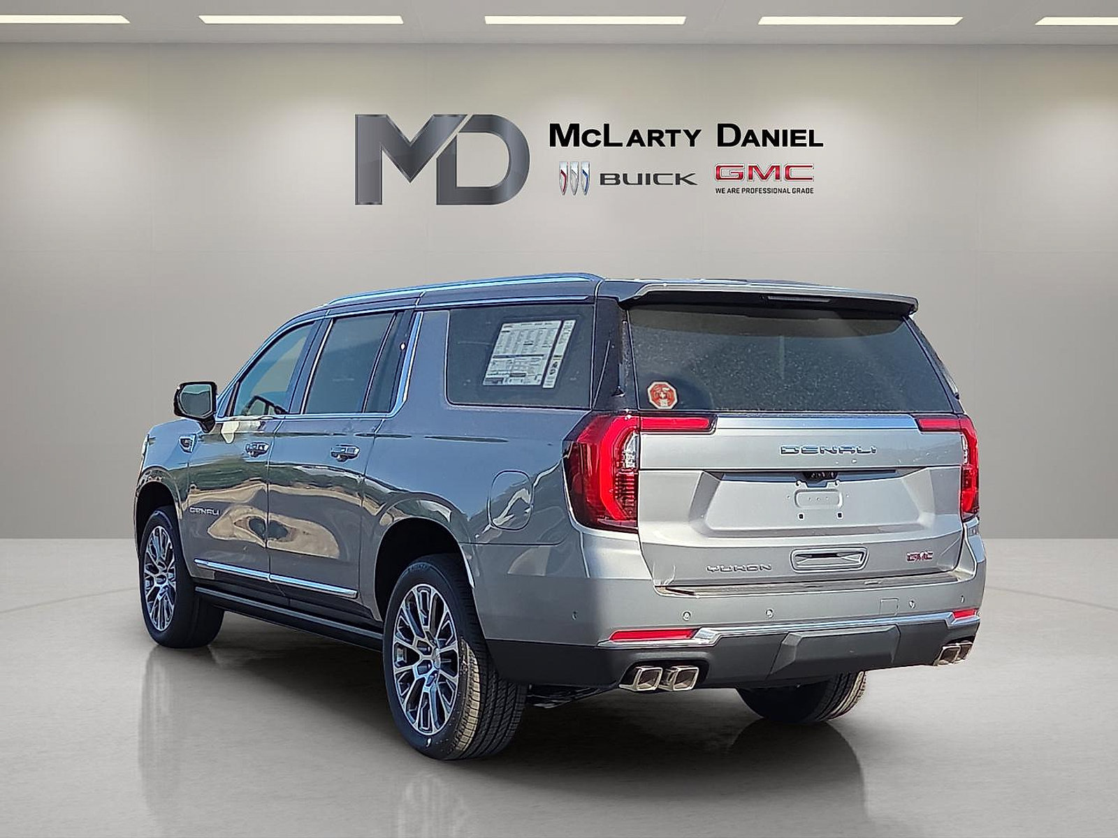 New 2026 GMC Yukon XL Denali w/ Denali Reserve Package AWD/4WD image 4