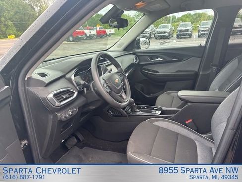 Used 2023 Chevrolet TrailBlazer LT FWD image 13
