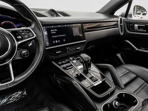 Used 2021 Porsche Cayenne Coupe image 22