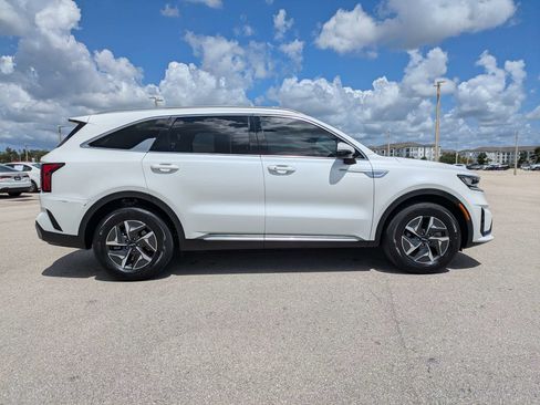 Certified 2023 Kia Sorento EX FWD image 4