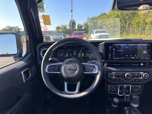Used 2024 Jeep Wrangler High Altitude AWD/4WD image 19