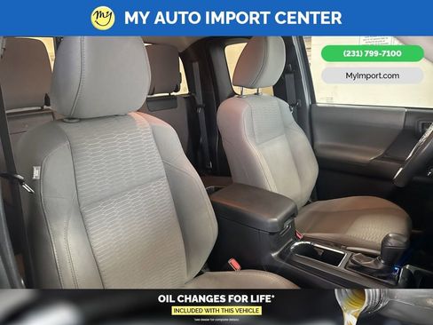 Used 2019 Toyota Tacoma SR w/ SX Package image 28