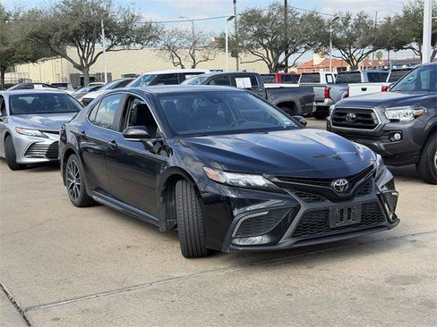 Certified 2024 Toyota Camry SE image 3