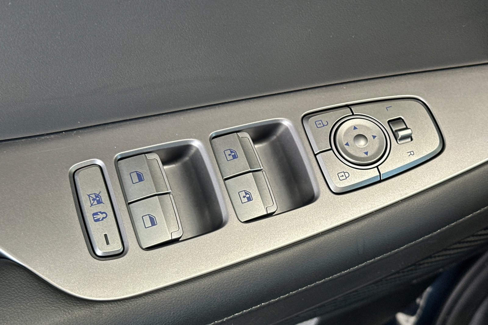 Used 2023 Hyundai Palisade SEL FWD image 13