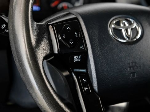 Used 2018 Toyota Tacoma SR image 13