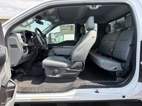 New 2025 Ford F450 XL w/ XL Chrome Package RWD image 16