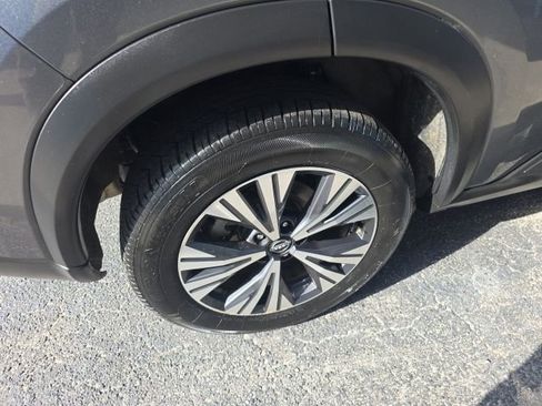 Used 2023 Nissan Rogue SV image 34