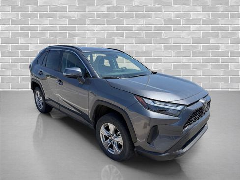 Used 2025 Toyota RAV4 XLE FWD image 6