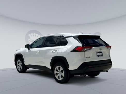 Used 2022 Toyota RAV4 LE AWD/4WD image 4