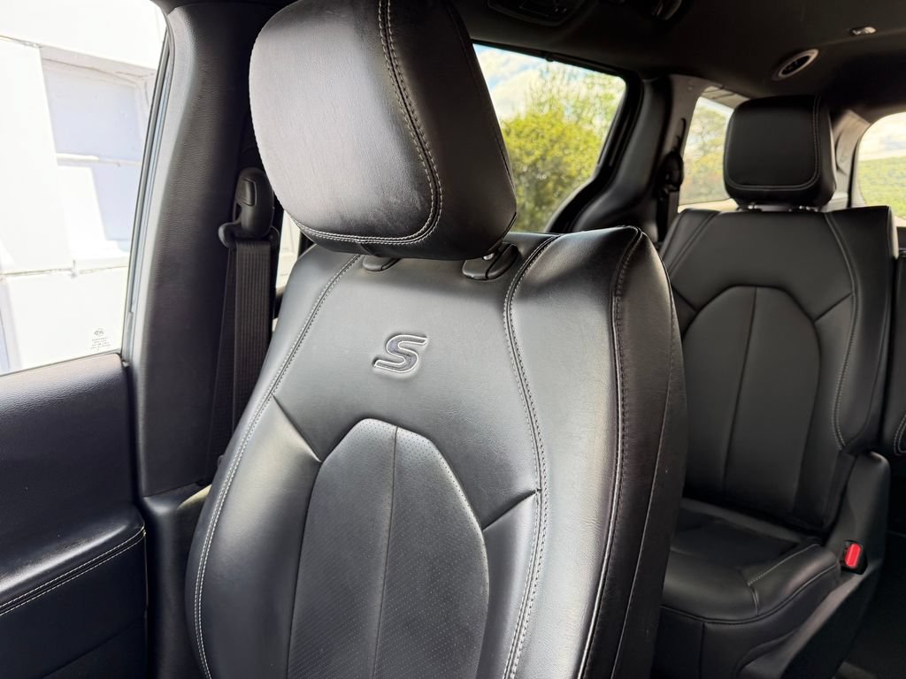 Used 2023 Chrysler Pacifica Touring-L w/ S Appearance Package FWD image 20