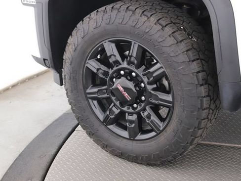 Used 2024 GMC Sierra 2500 AT4 w/ AT4 Premium Plus Package AWD/4WD image 13