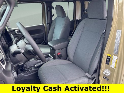 New 2025 Jeep Gladiator Sport image 10