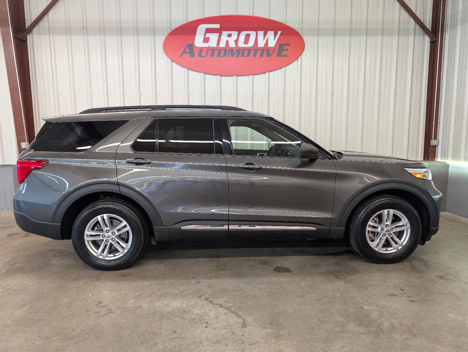 Used 2020 Ford Explorer XLT w/ Equipment Group 202A AWD/4WD image 12