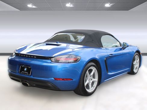 Used 2018 Porsche 718 Boxster image 9