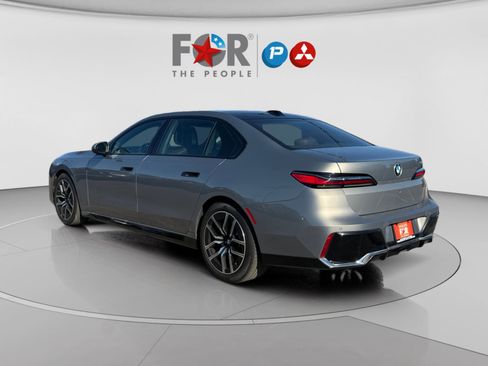 Used 2023 BMW 740i RWD image 3