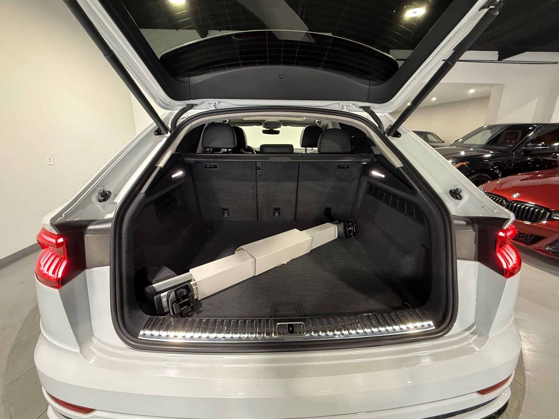 Used 2019 Audi Q8 Prestige w/ Luxury Package AWD/4WD image 19