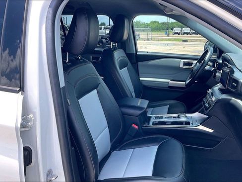 Used 2023 Ford Explorer XLT w/ Equipment Group 202A RWD image 30