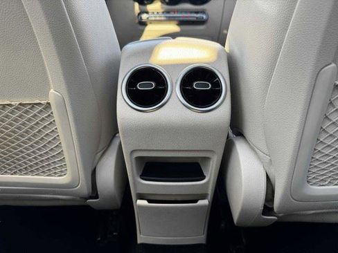 Used 2021 Mercedes-Benz GLB 250 image 38