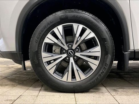 Certified 2023 Nissan Rogue SV image 7