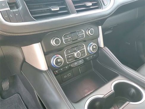 Used 2023 GMC Yukon SLT w/ SLT Premium Package image 22