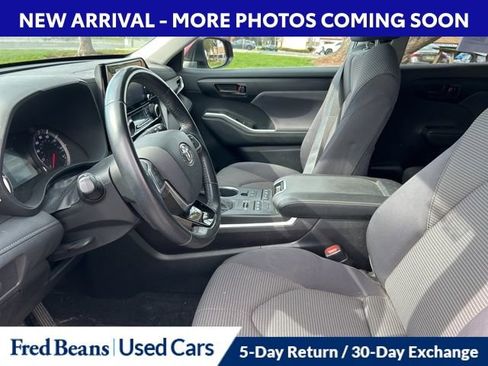 Used 2020 Toyota Highlander LE image 11