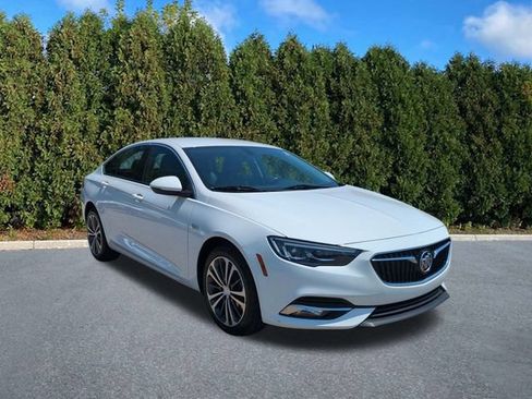 Used 2018 Buick Regal Preferred w/ Driver Confidence Package #1 FWD image 3