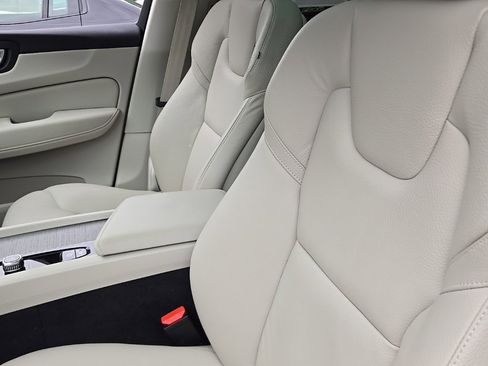 Certified 2023 Volvo XC60 B5 Plus w/ Climate Package image 16