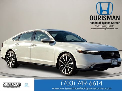 Used 2023 Honda Accord Touring image 1
