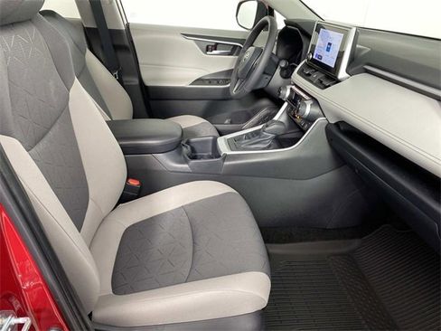 Used 2025 Toyota RAV4 XLE image 12