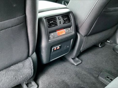 Used 2020 Nissan Pathfinder SV image 16