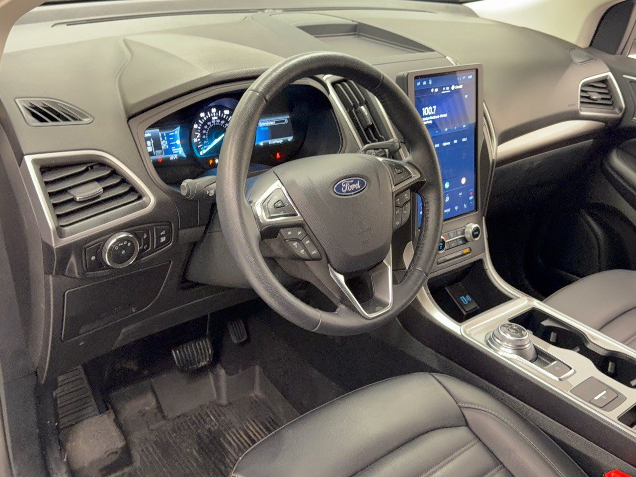 Certified 2024 Ford Edge SEL w/ Convenience Package AWD/4WD image 4