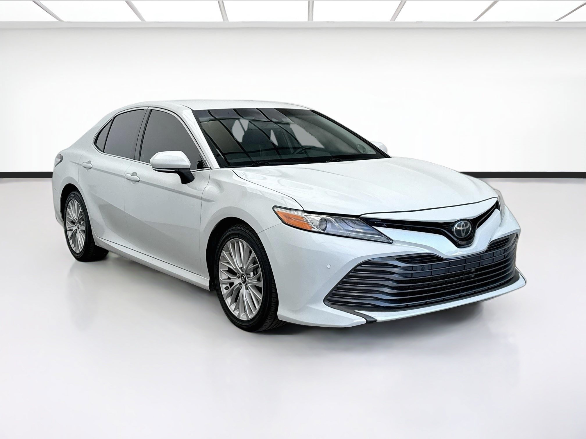 Used 2018 Toyota Camry XLE w/ Audio Package FWD image 3