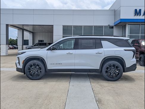 New 2026 Chevrolet Traverse RS w/ LPO, Floor Liner Package AWD/4WD image 9