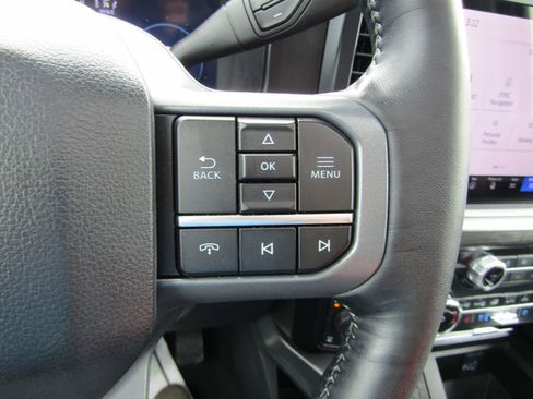 Used 2024 Ford F350 Lariat w/ Lariat Ultimate Package AWD/4WD image 30