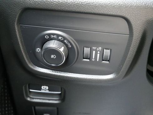 Used 2024 Jeep Grand Cherokee L Limited w/ Luxury Tech Group II AWD/4WD image 29