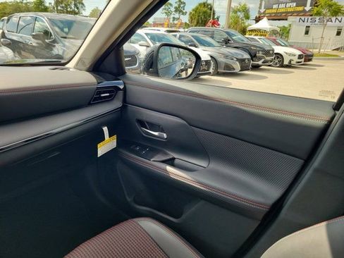Certified 2025 Nissan Kicks SR FWD image 18