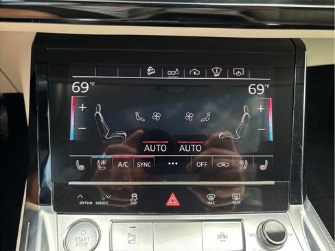 Used 2019 Audi e-tron Prestige w/ Prestige Package AWD/4WD image 33