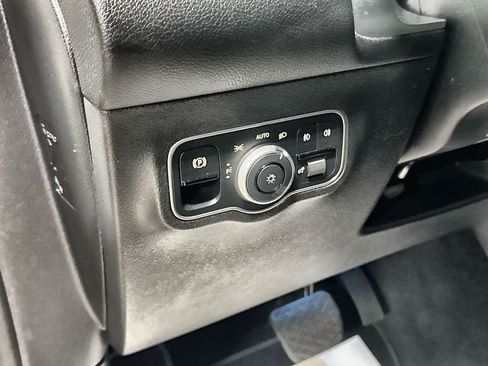 Used 2024 Mercedes-Benz GLB 250 4MATIC image 16