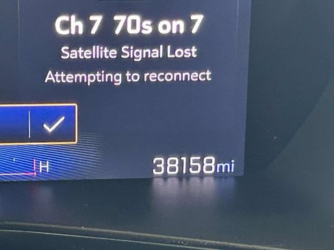 Used 2025 Chevrolet Colorado Z71 AWD/4WD image 30
