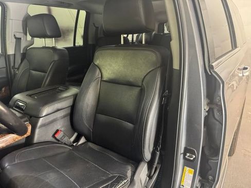 Used 2018 Chevrolet Suburban Premier AWD/4WD image 15