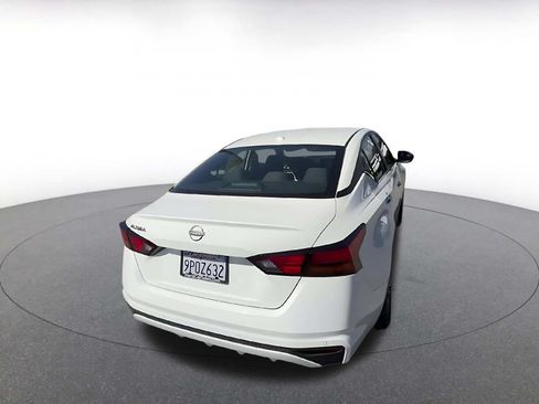 Used 2025 Nissan Altima 2.5 SV FWD image 15