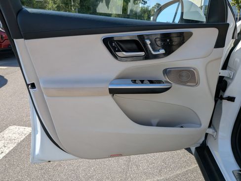 Used 2023 Mercedes-Benz GLC 300 4MATIC w/ Exclusive Trim Package image 12