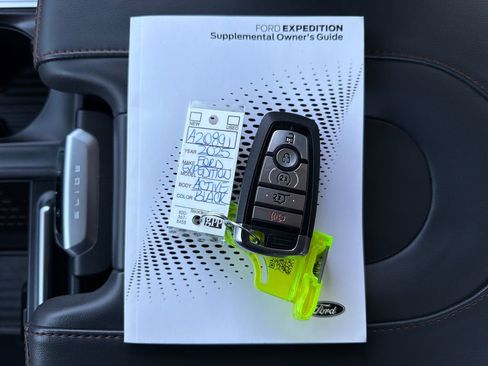 Used 2025 Ford Expedition Active image 39