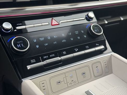 Certified 2025 Hyundai Santa Fe Calligraphy image 18