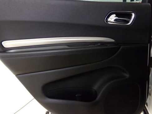 Used 2018 Dodge Durango SXT w/ 3rd Row Seating Group image 13