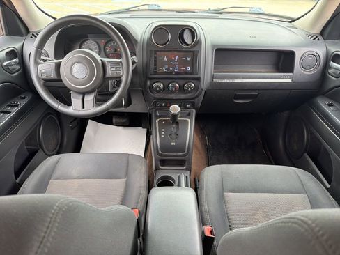 Used 2014 Jeep Patriot Latitude FWD image 21