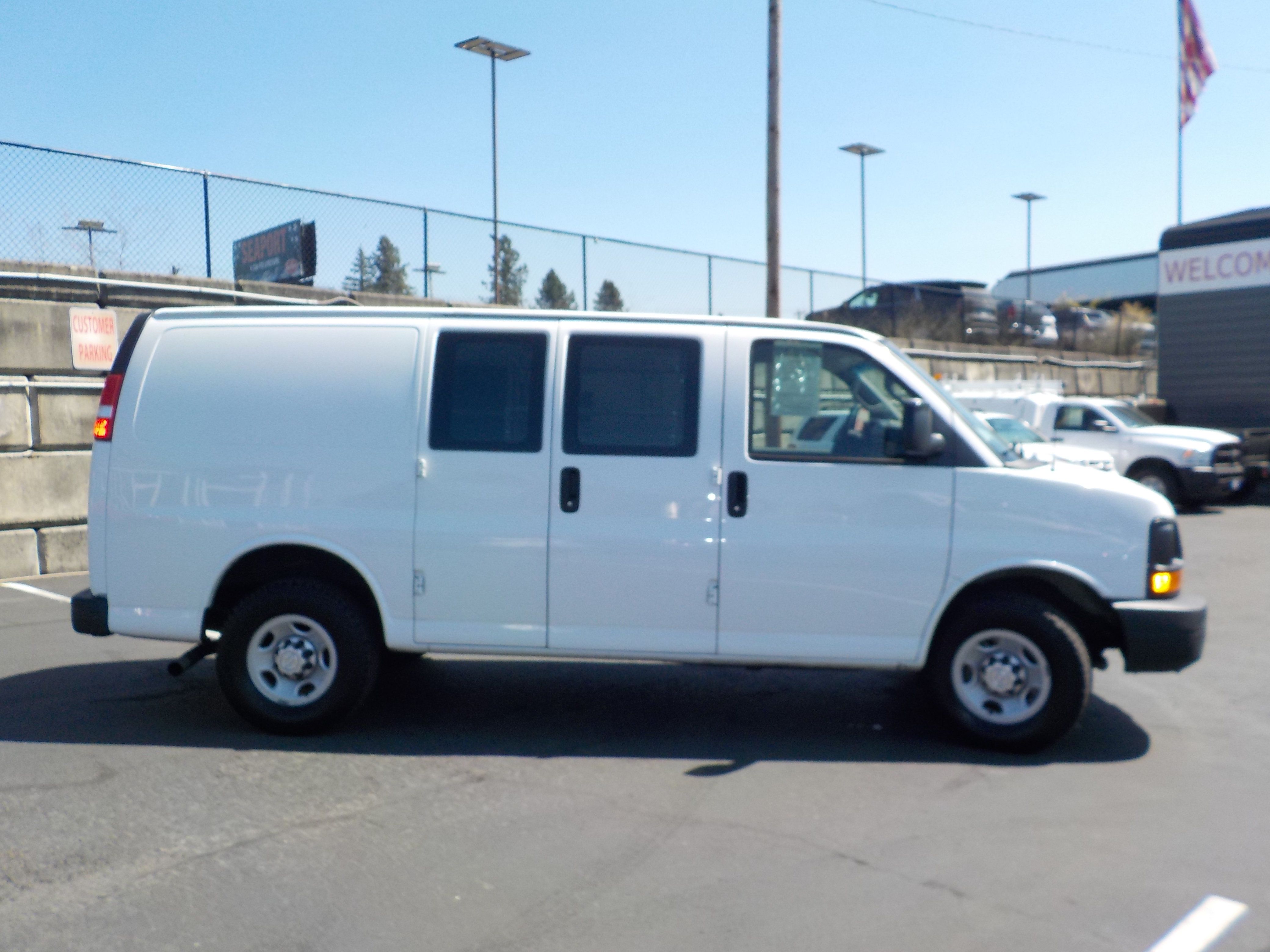 Used 2016 Chevrolet Express 2500 RWD image 6
