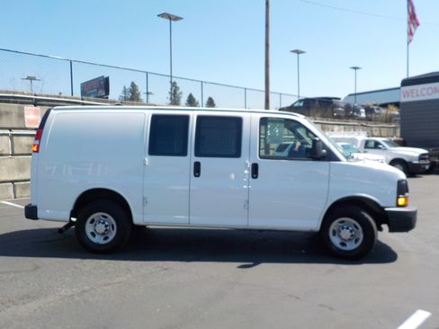 Used 2016 Chevrolet Express 2500 RWD image 6