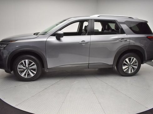 Used 2025 Nissan Pathfinder SL AWD/4WD image 8