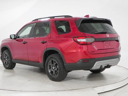 Certified 2025 Honda Pilot TrailSport image 7